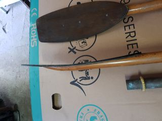 Antiguos remos de madera.