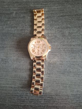 Reloj Bershka dorado
