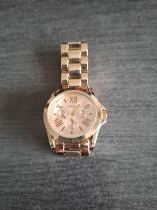 Reloj Bershka dorado