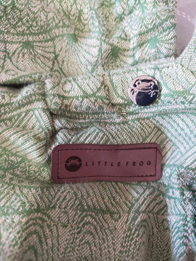 Mochila porteo + funda impermeable
Little Frog
