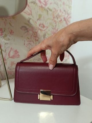 Bolso Stradivarius granate