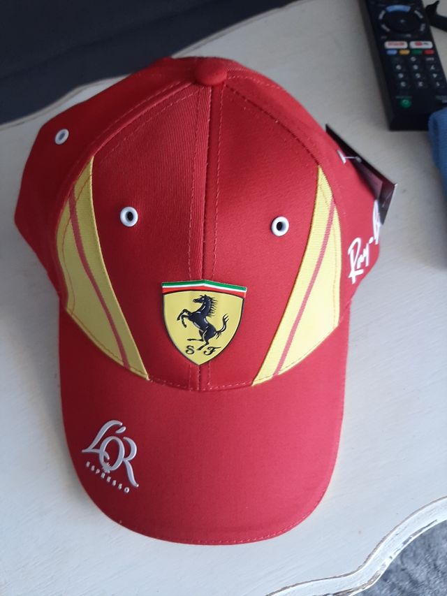 Cappello Ferrari rosso-giallo
