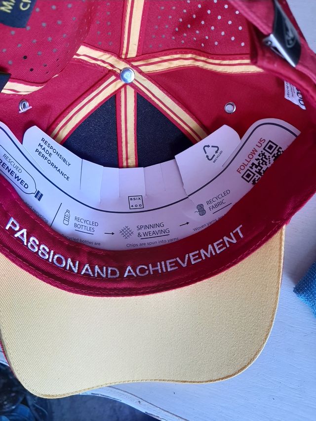 Cappello Ferrari rosso-giallo