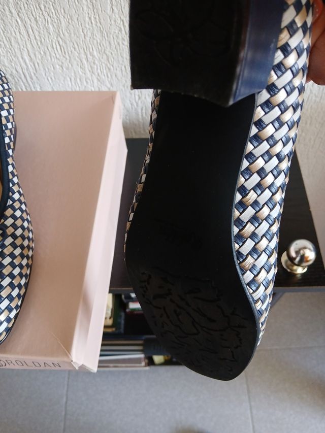 Zapatos ROLDAN trenzados beige y azul