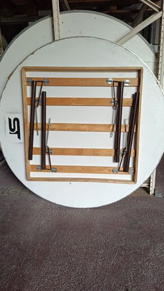 Mesa redonda de madera para eventos de 160 cm.
