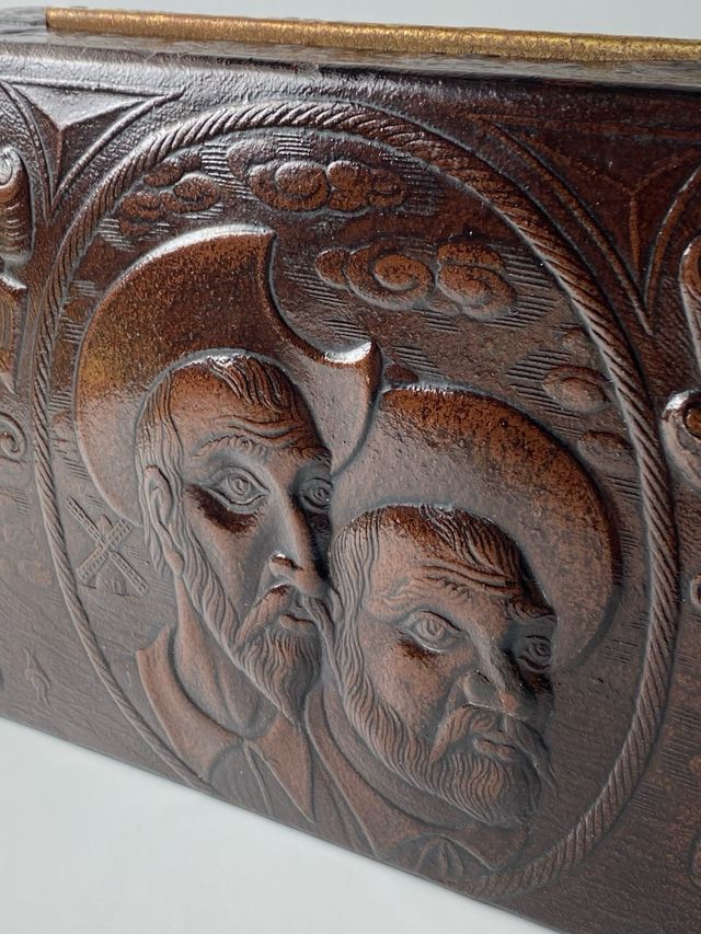 CAJA ANTIGUA DE MADERA E INTERIOR DE TERCIPELO