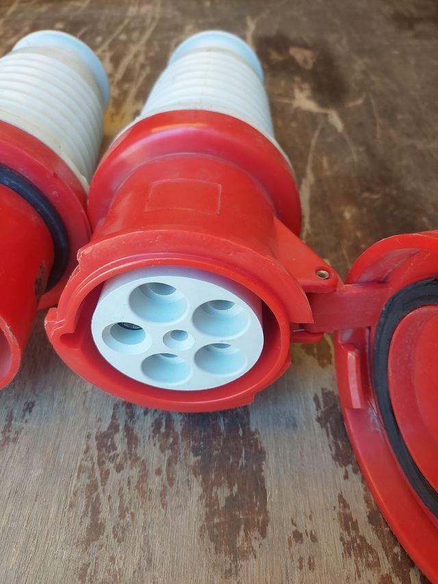 Conectores industriales 4 polos