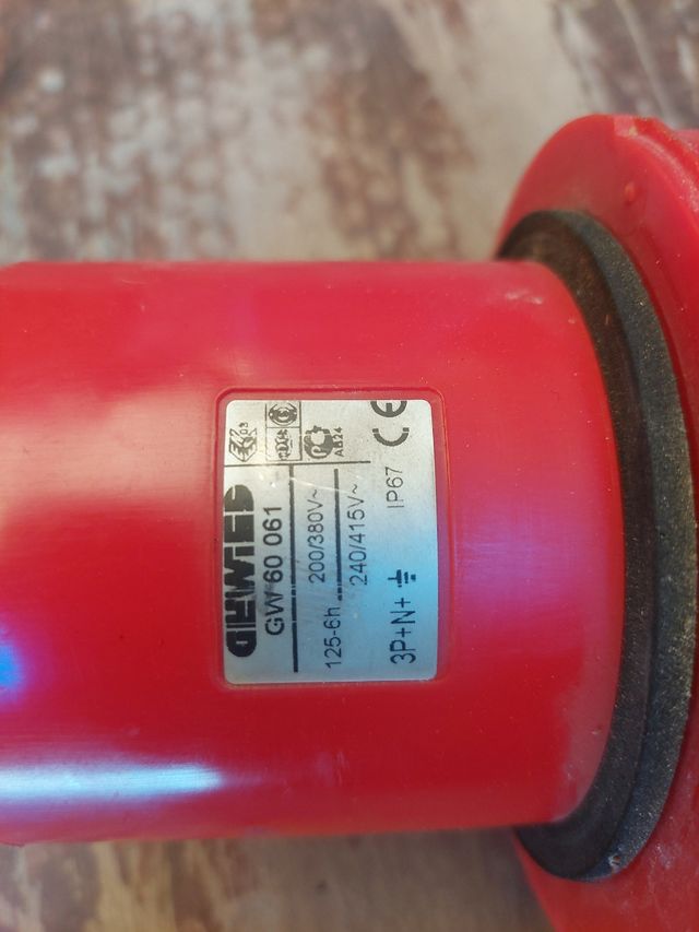 Conectores industriales 4 polos