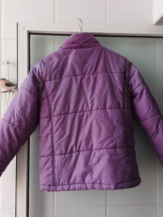 Chaqueta acolchada morada niña