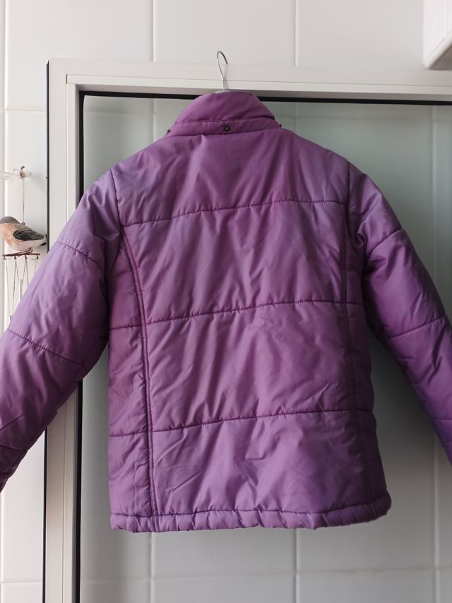 Chaqueta acolchada morada niña