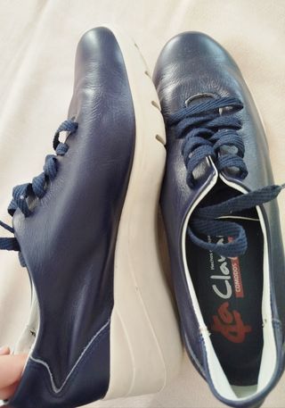 Zapatos de cuero azul.39