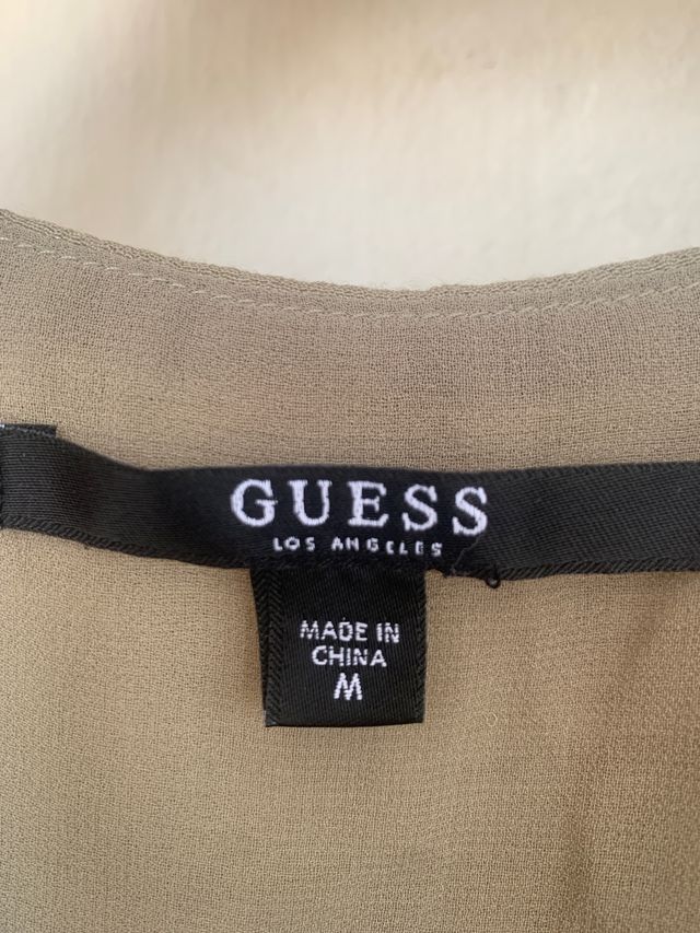 Bonita blusa  Guess din estrenar