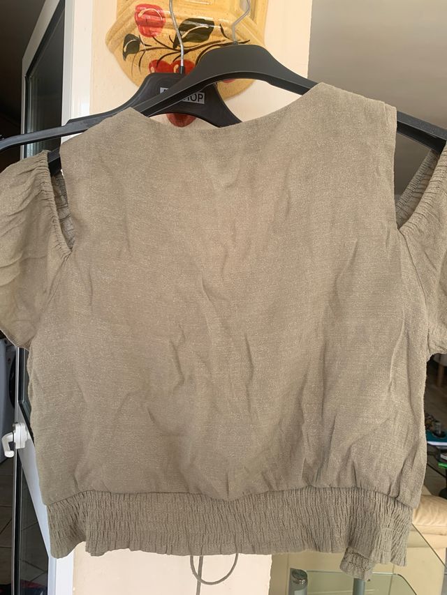 Bonita blusa  Guess din estrenar