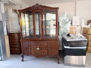 Vitrina antigua de madera