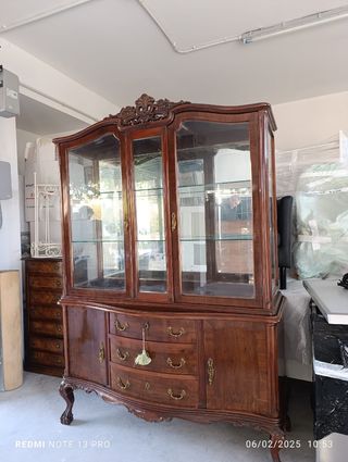 Vitrina antigua de madera