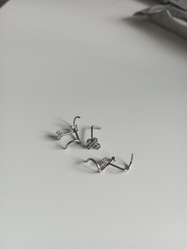 5 piercings de nariz con brillantes