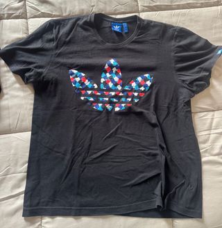 T-Shirt Adidas L Multicolore. Excelente estado.