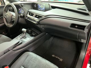 Lexus UX 2.0 250h Business