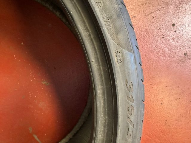 Neumáticos Pirelli P Zero 315/30 R22
