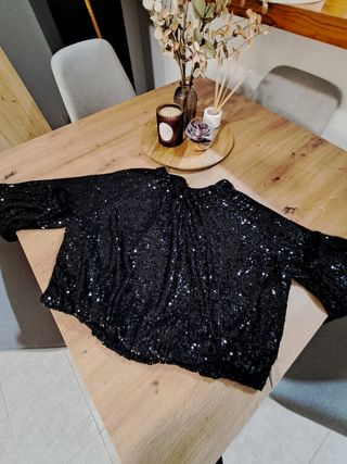 Top negro lentejuelas corto