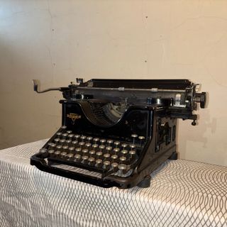 Maquina de escribir Hispano Olivetti