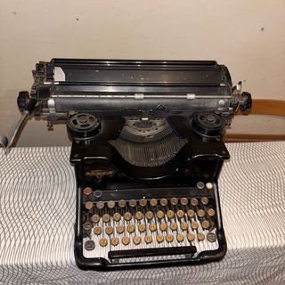 Maquina de escribir Hispano Olivetti