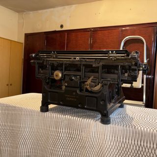 Maquina de escribir Hispano Olivetti