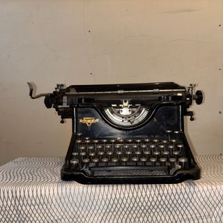 Maquina de escribir Hispano Olivetti