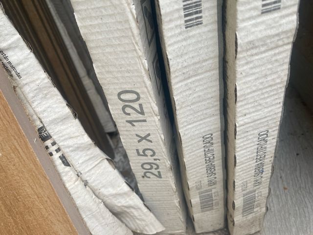 Suelo porcelánico imitación madera. 26 metros. 