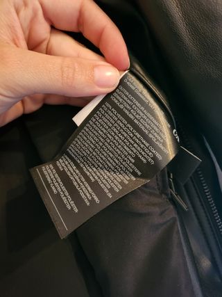 Cazadora negra de polipiel, 36.