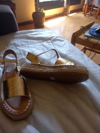 Sandalias doradas yute plataforma niña auténticos.