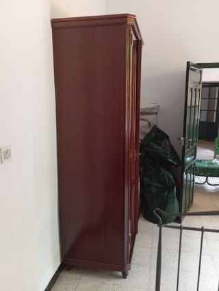 Armario de madera