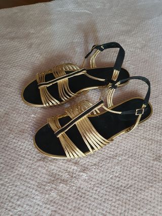 Sandalias Zara doradas T.38