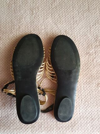 Sandalias Zara doradas T.38