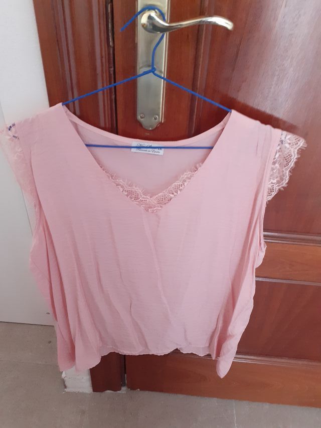 Camisetas, chaqueta y falda
