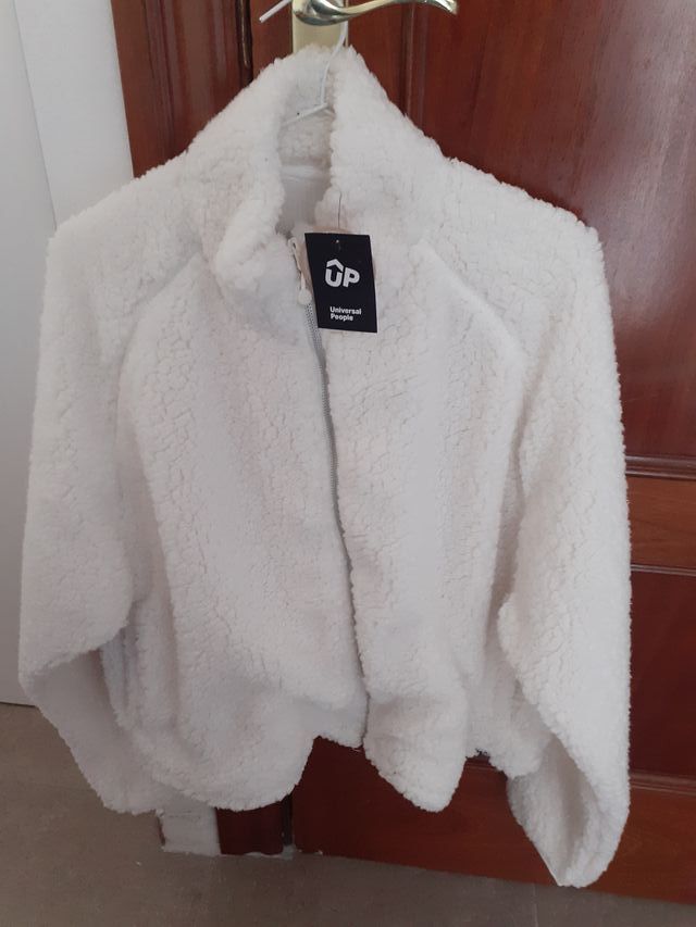 Camisetas, chaqueta y falda