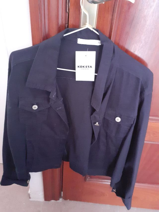 Camisetas, chaqueta y falda