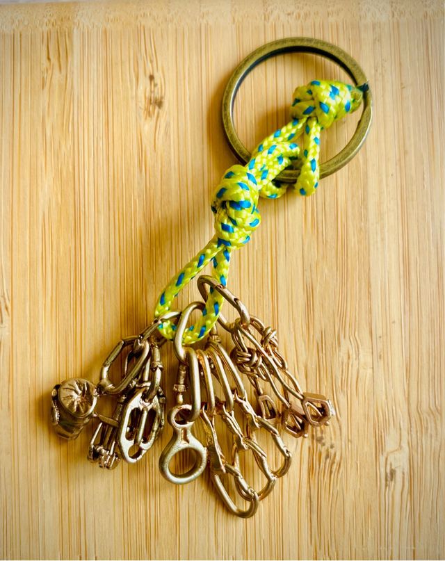 Llavero de equipo de escalada