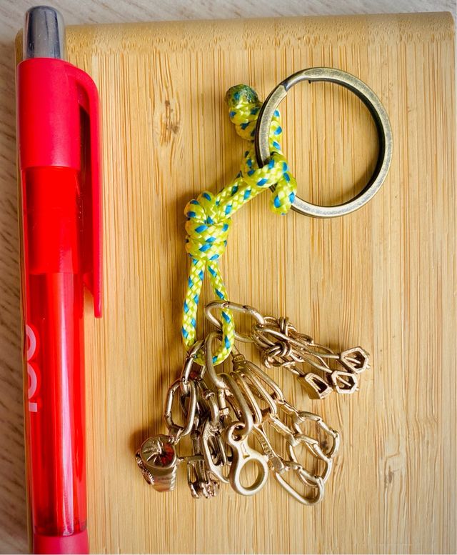 Llavero de equipo de escalada