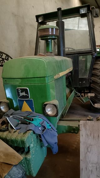 Tractor John Deere 3135 - En buen estado