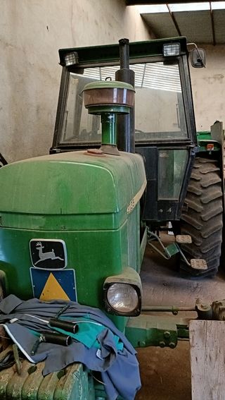 Tractor John Deere 3135 - En buen estado