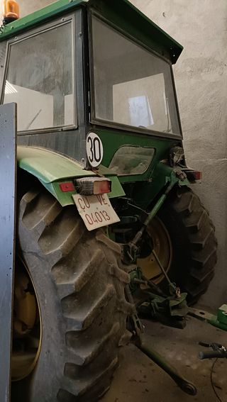 Tractor John Deere 3135 - En buen estado