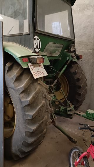 Tractor John Deere 3135 - En buen estado
