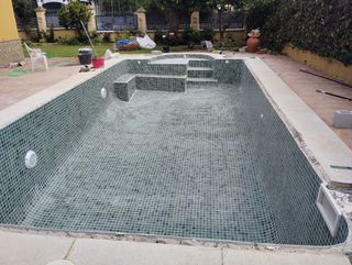 Construcción de piscinas.