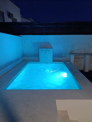 Construcción de piscinas.