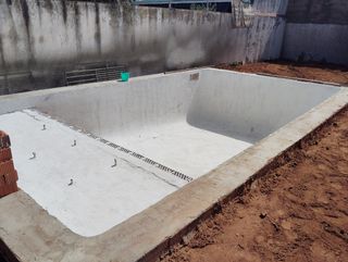 Construcción de piscinas.