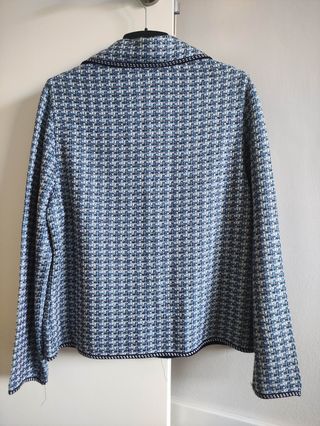 Talla 48. Chaqueta Monsardi azul y blanca