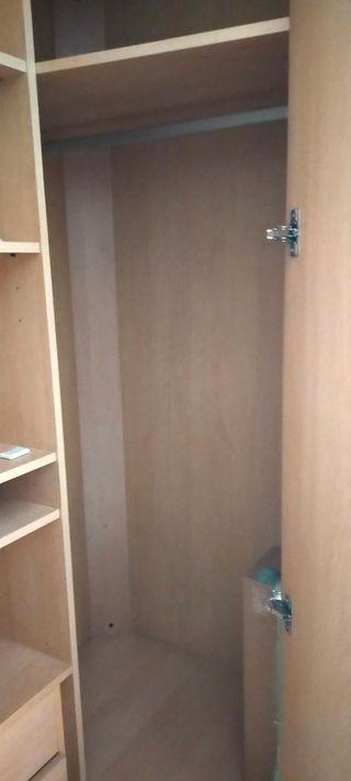 Armario rincon madera  beige/marrón. Está excelent