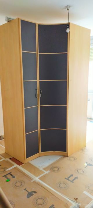 Armario rincon madera  beige/marrón. Está excelent