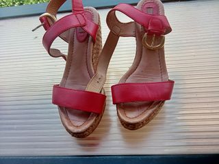 Sandalias cuña rojas uterque 